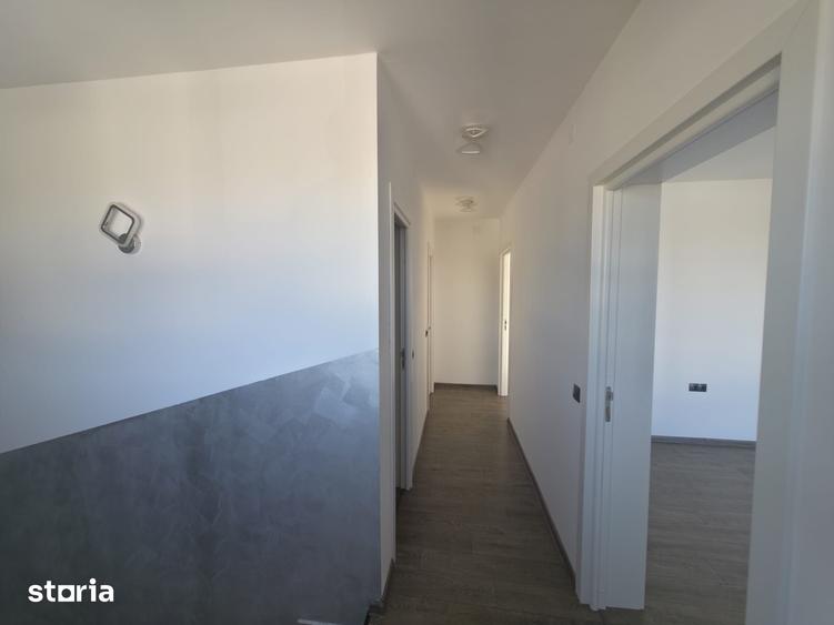Casă cu 4 camere cu Teren 200 Mp în Livezeni
