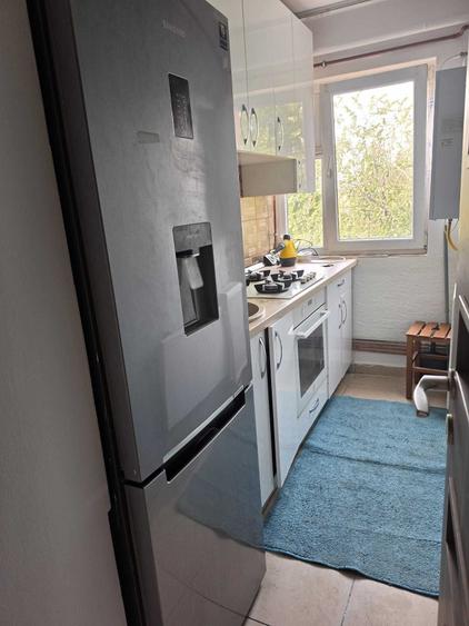 Apartament cu 2 camere semidecomandat în Craiovița Nouă