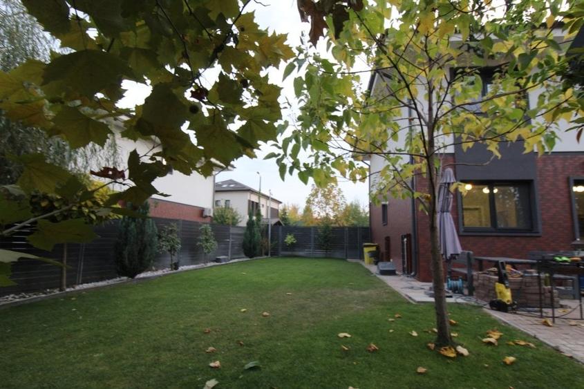 Casă cu 5 camere cu Teren 600 Mp în Corbeanca