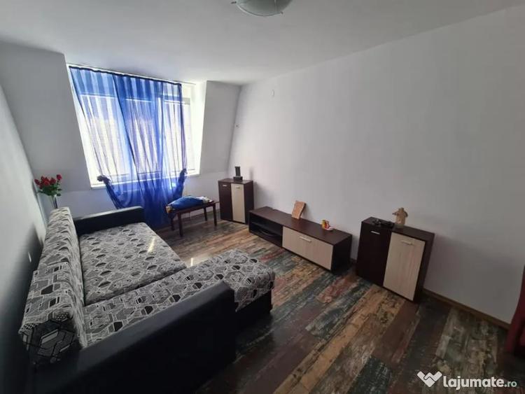 Apartament cu 4 camere decomandat, mobilat în Sărari