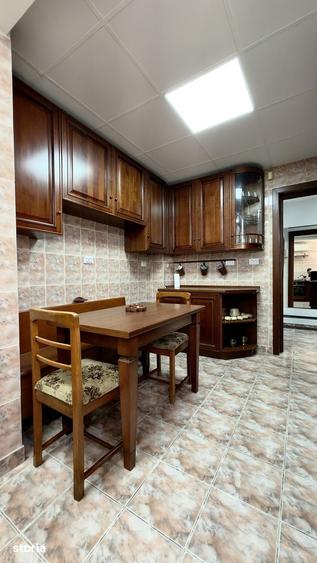 Apartament cu 3 camere semidecomandat în Colentina