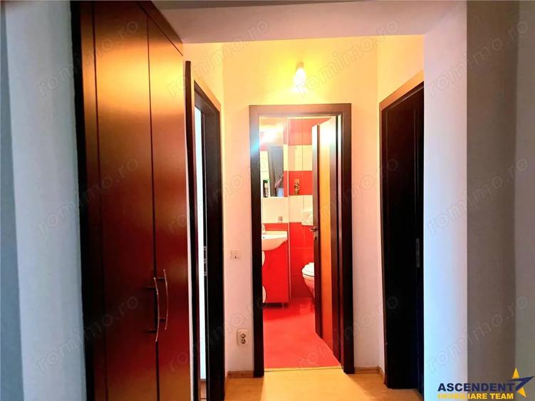 Apartament cu 3 camere decomandat, mobilat în Lenin
