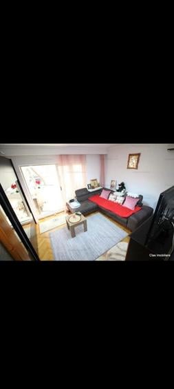 Apartament cu 3 camere decomandat în Exterior Vest