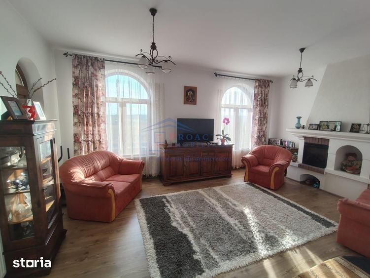 Casă cu 7 camere cu Teren 800 Mp în Șcheia