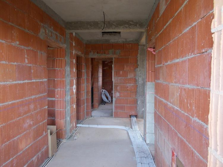 Casă individuală cu 3 camere cu Teren 600 Mp în Parța