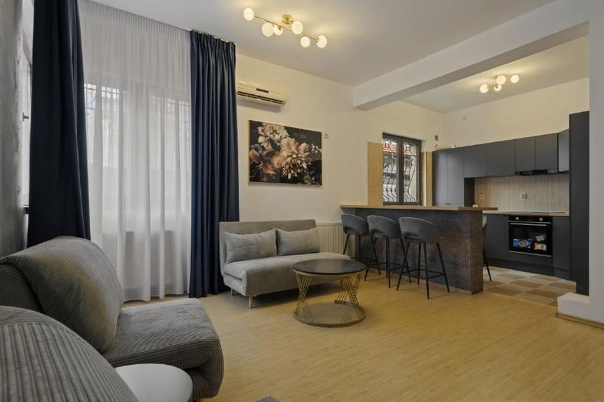 Casă individuală cu 5 camere cu Garaj în Central