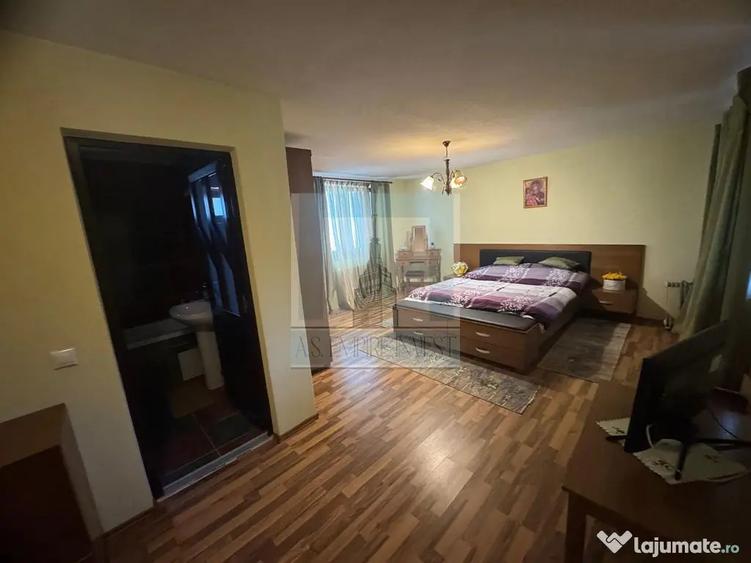 Casă cu 11 camere cu Canalizare în Hoghiz