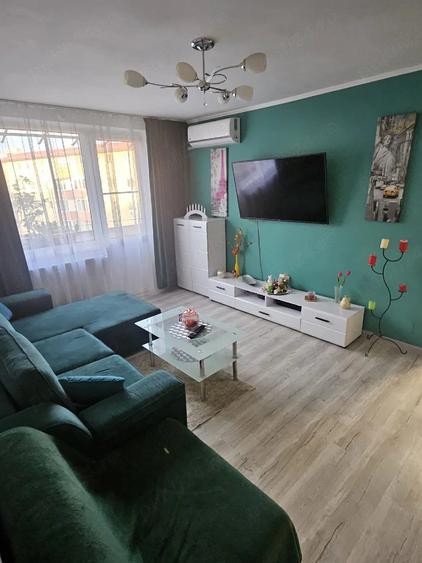 Apartament cu 3 camere semidecomandat în Șagului