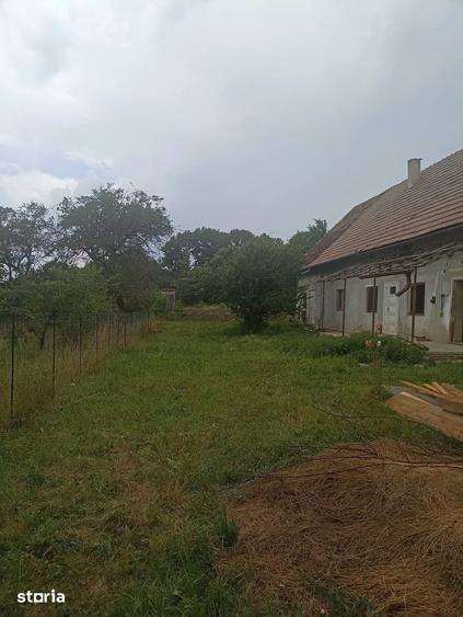 Casă cu 6 camere cu Teren 1000 Mp în Angheluș