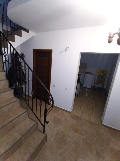 Casă cu 5 camere cu Teren 700 Mp în Blejoi