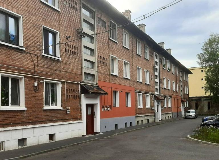 Brasov apartament renovat 2 camere + boxa 7 mp vedere superba spre Tampa - 2