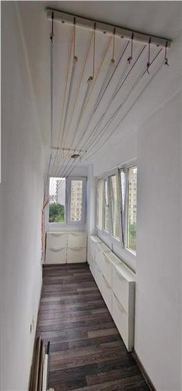 Apartament cu 3 camere semidecomandat, mobilat în Dristor