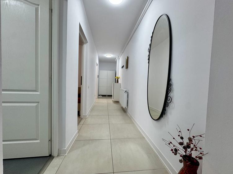 Apartament cu 3 camere semidecomandat, mobilat în Dâmbul Rotund