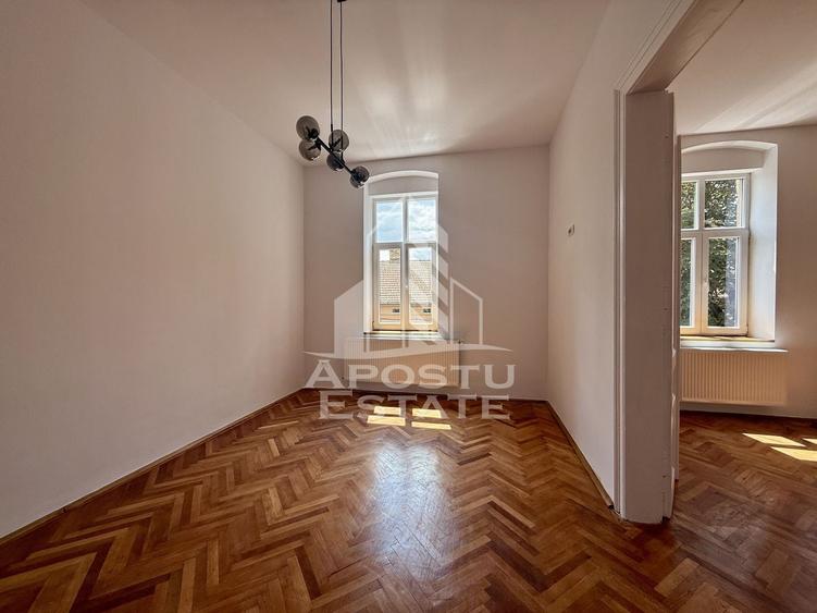 Apartament cu 3 camere semidecomandat în Elisabetin