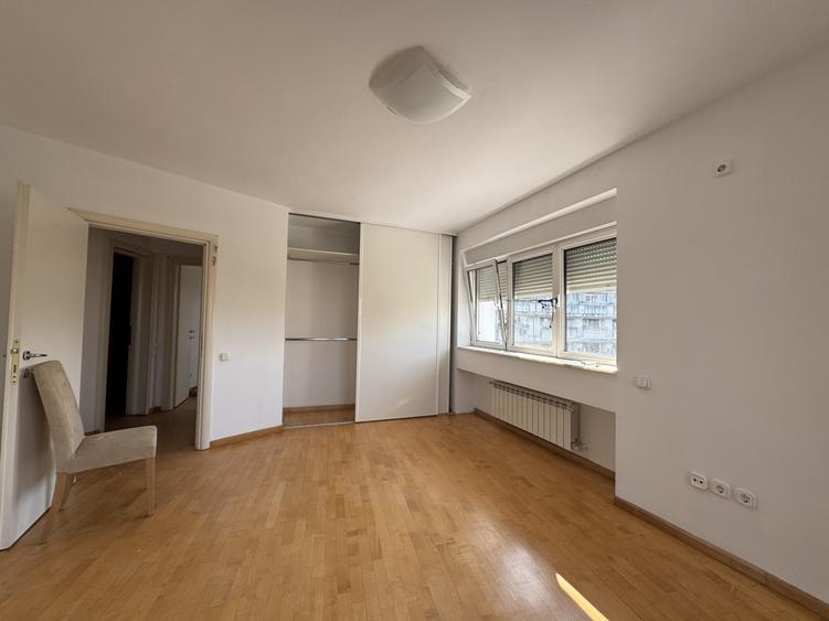 Apartament cu 4 camere decomandat, mobilat în Unirii