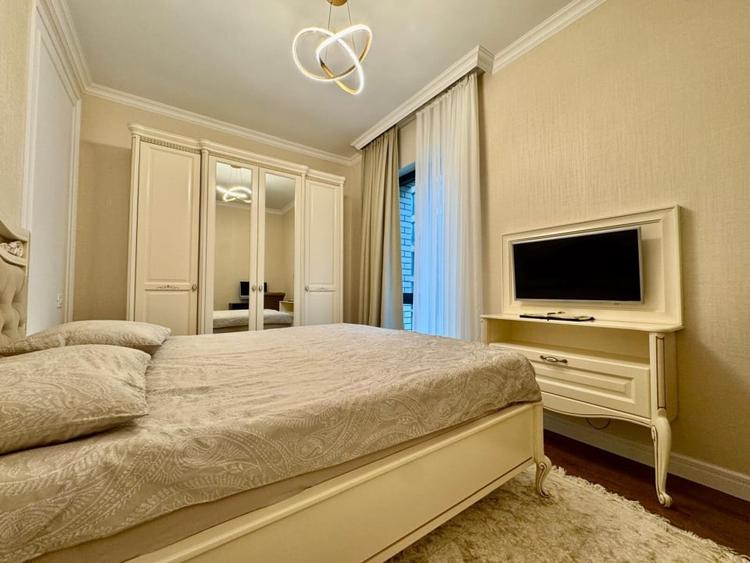 Apartament cu 3 camere semidecomandat, mobilat în Pipera