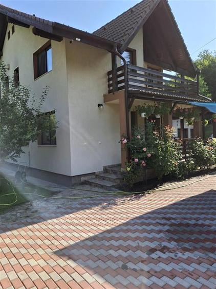 Casă cu 5 camere cu Teren 700 Mp în Timișu de Jos