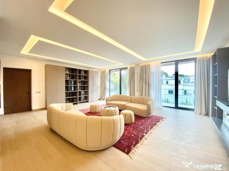 Apartament cu 5 camere decomandat în Kiseleff