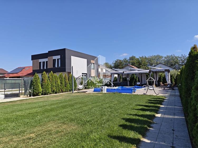 Casă individuală cu 4 camere cu Piscina în Cumpăna