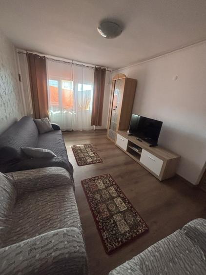 Apartament cu 2 camere decomandat în Trocadero