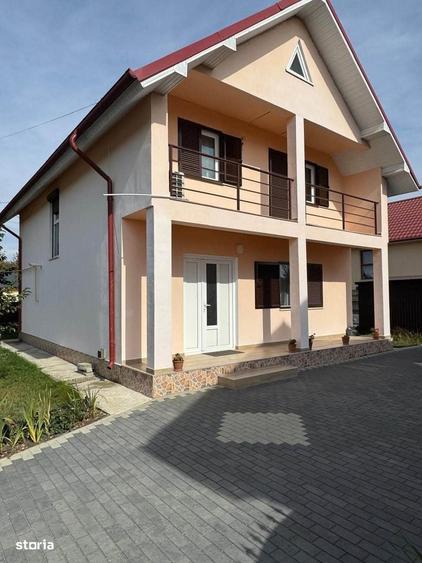 Casă cu 4 camere decomandat cu Teren 427 Mp în Central