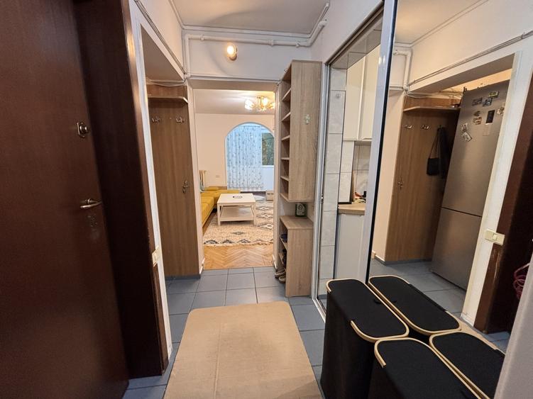 Apartament cu 3 camere semidecomandat în P-ța Muncii