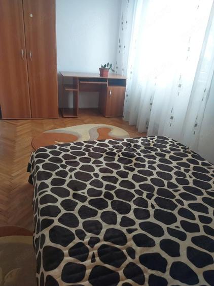 Apartament cu 2 camere semidecomandat în Craiovița Nouă