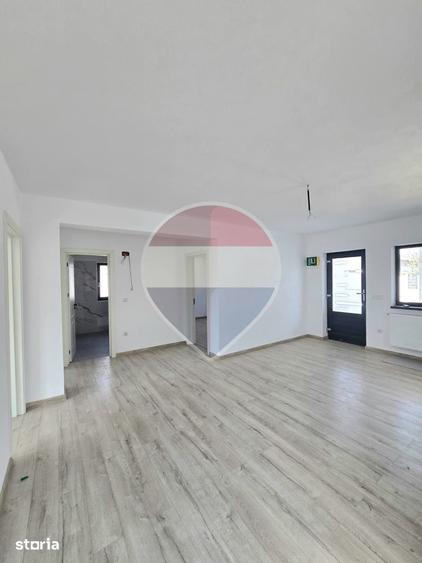 Casă cu 3 camere cu Teren 250 Mp în Malu Mare