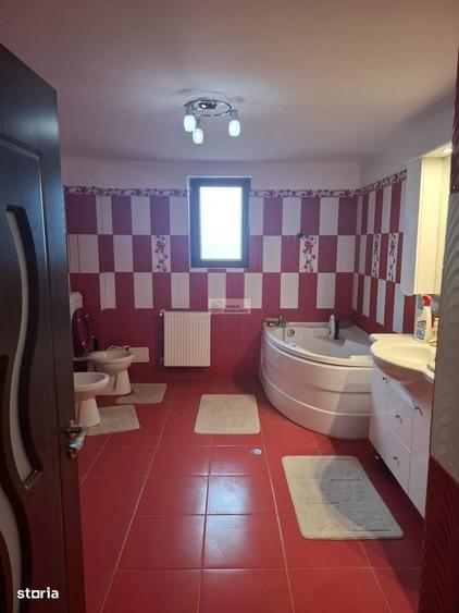 Casă cu 4 camere cu Teren 1000 Mp în Garoafa