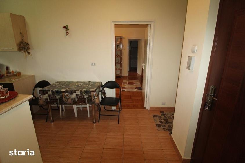 Apartament cu 3 camere în Micro 4