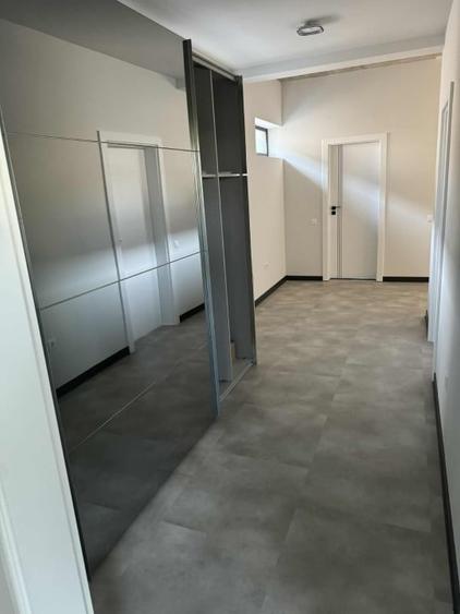 Casă individuală cu 5 camere cu Canalizare în Dezmir