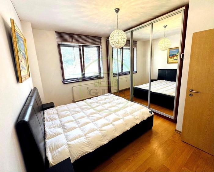 Apartament cu 3 camere semidecomandat, mobilat în Clăbucet