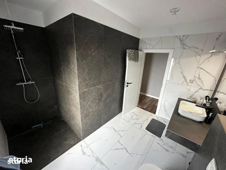 Casă cu 6 camere cu Teren 6.5 Mp în Groși