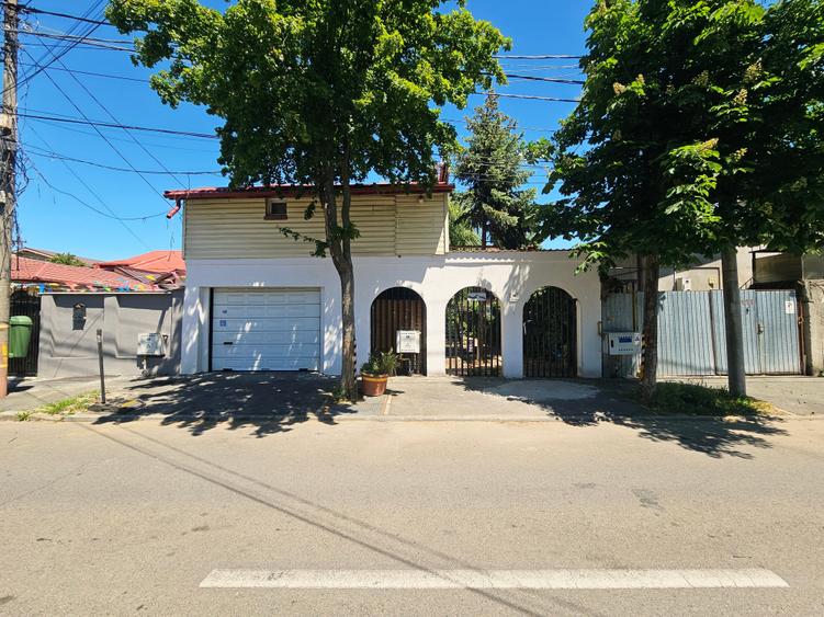 Casă individuală cu 5 camere cu Canalizare în Bucureștii Noi