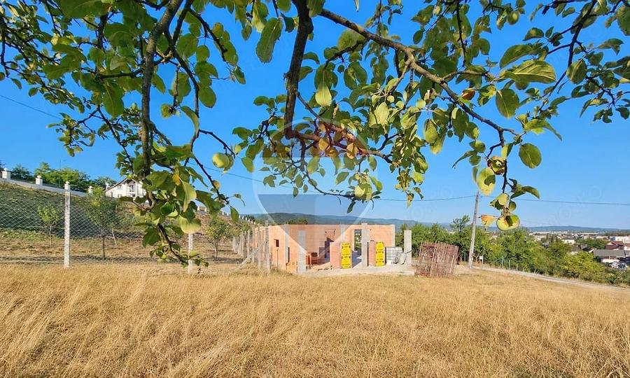 Casă cu 4 camere cu Teren 700 Mp în Central