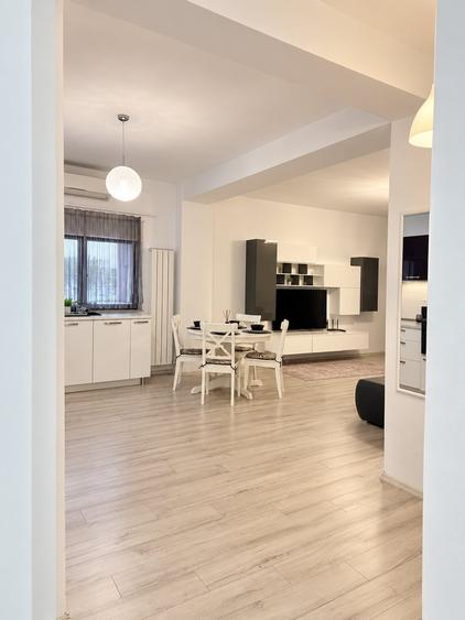 Apartament cu 2 camere, mobilat în Universitate