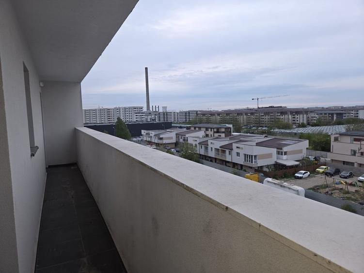 Apartament cu 6 camere semidecomandat în Metalurgiei