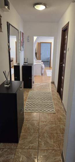 Apartament cu 3 camere semidecomandat în Micălaca