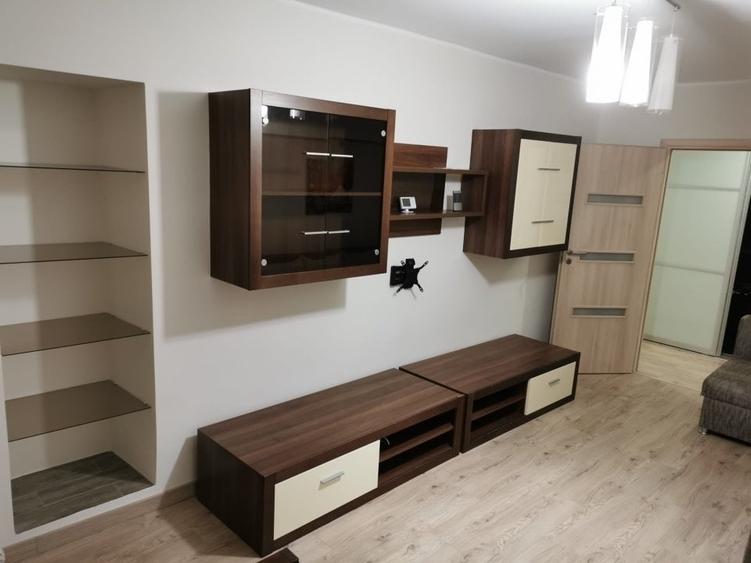 Apartament cu 3 camere decomandat în Tineretului
