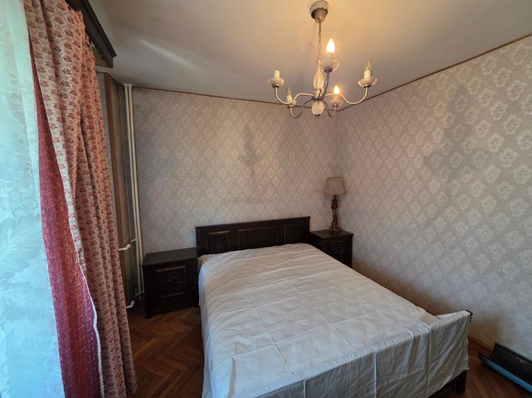 Apartament cu 3 camere decomandat în Tineretului
