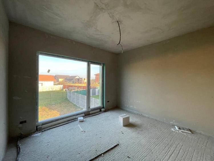 Duplex cu 3 camere cu Canalizare în Moșnița Nouă
