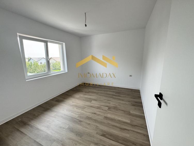 Duplex cu 4 camere cu Canalizare în Utvin
