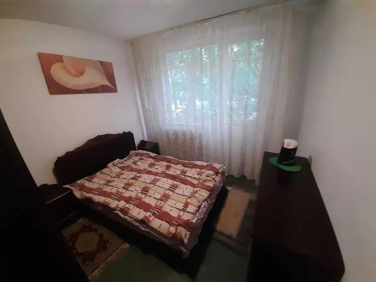Apartament cu 3 camere semidecomandat în Drumul Taberei