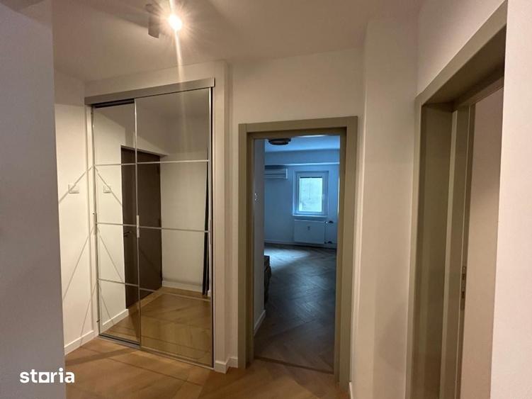 Apartament cu 3 camere semidecomandat în Dorobanți