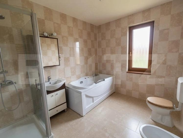 Casa cu vedere panoramica , teren 2330 mp ?i garaj ! - 8