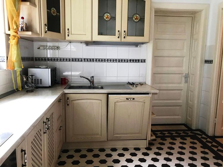 Apartament cu 6 camere semidecomandat în Dorobanți