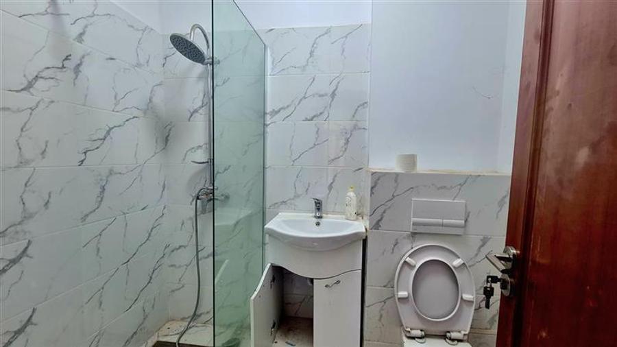 Casă individuală cu 2 camere cu Canalizare în Central