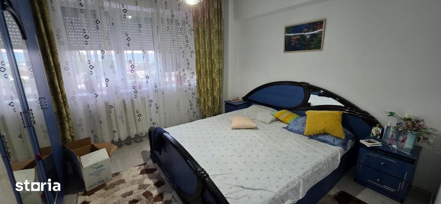 Apartament cu 3 camere decomandat în Republicii
