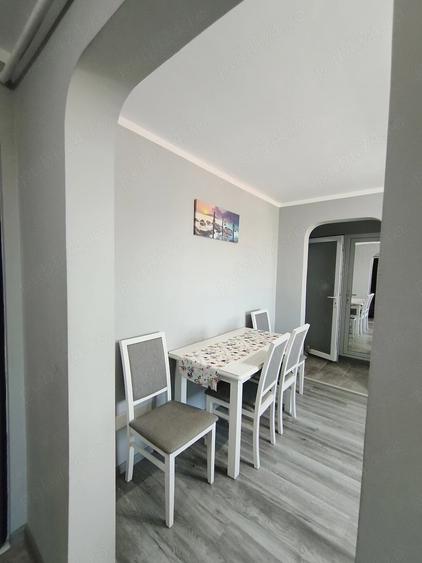 Apartament cu 3 camere semidecomandat în Central