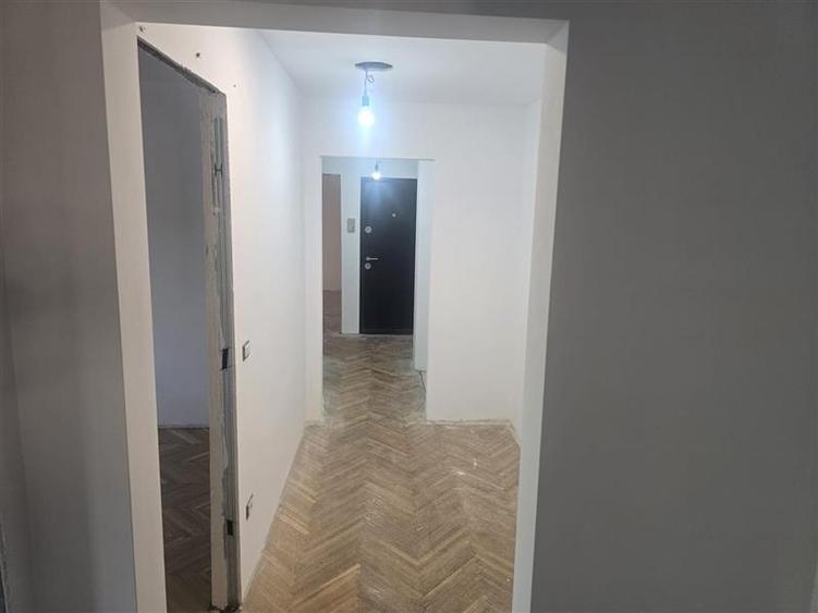 Apartament cu 3 camere decomandat în Lipovei